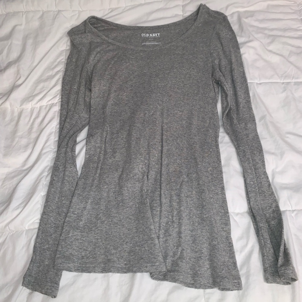 Gray fitted long sleeved shirt